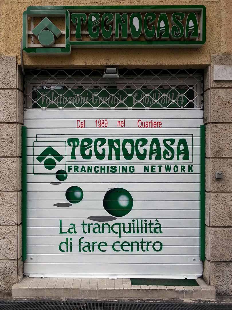 Decorazione serranda Tecnocasa, spray acrilico, Roma